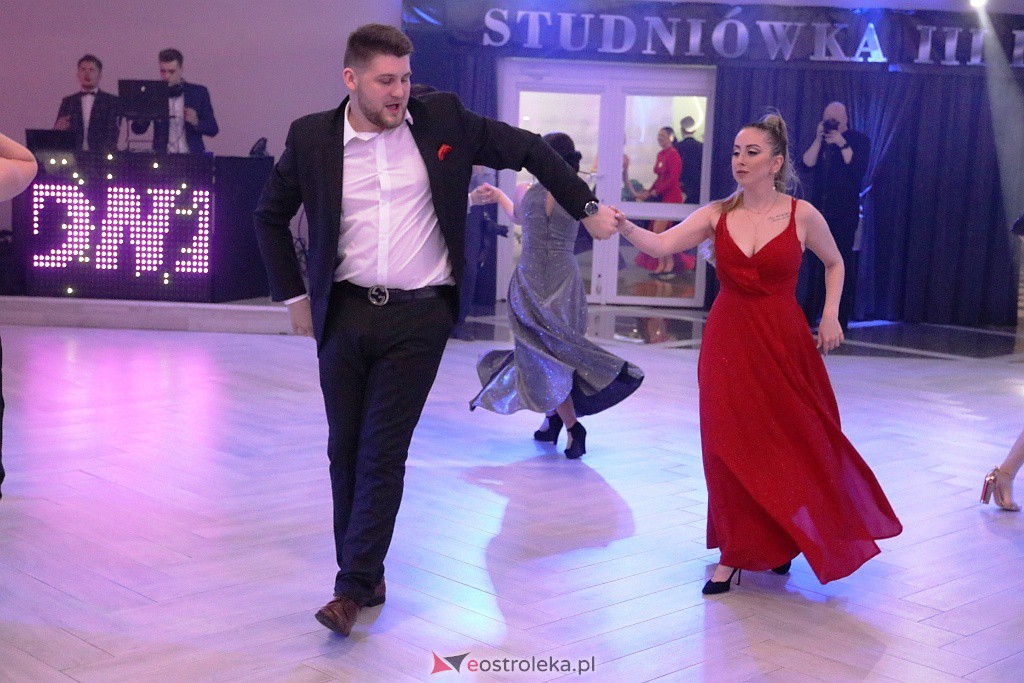 Studniówka 2022. III LO w Ostrołęce [26.02.2022] - zdjęcie #36 - eOstroleka.pl