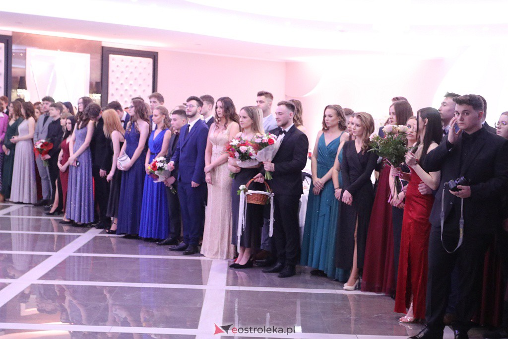 Studniówka 2022. III LO w Ostrołęce [26.02.2022] - zdjęcie #1 - eOstroleka.pl