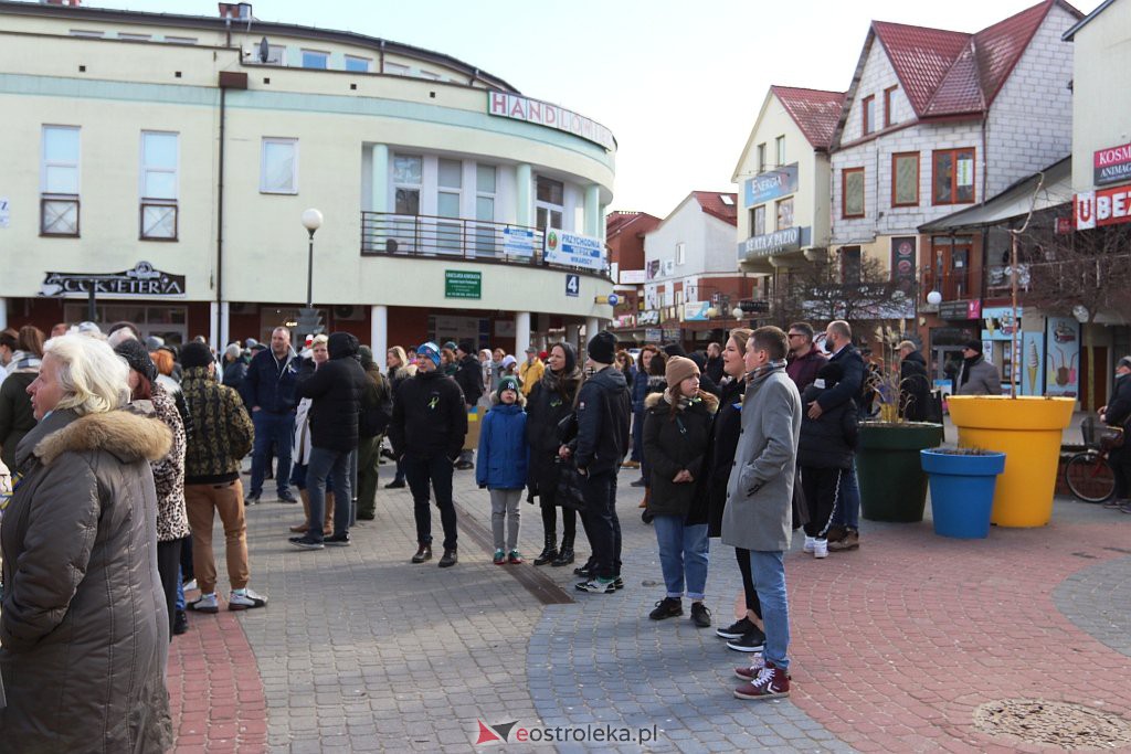 Wiec poparcia dla Ukrainy [27.02.2022] - zdjęcie #51 - eOstroleka.pl