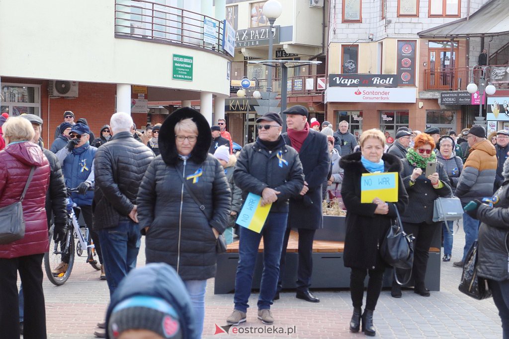 Wiec poparcia dla Ukrainy [27.02.2022] - zdjęcie #48 - eOstroleka.pl