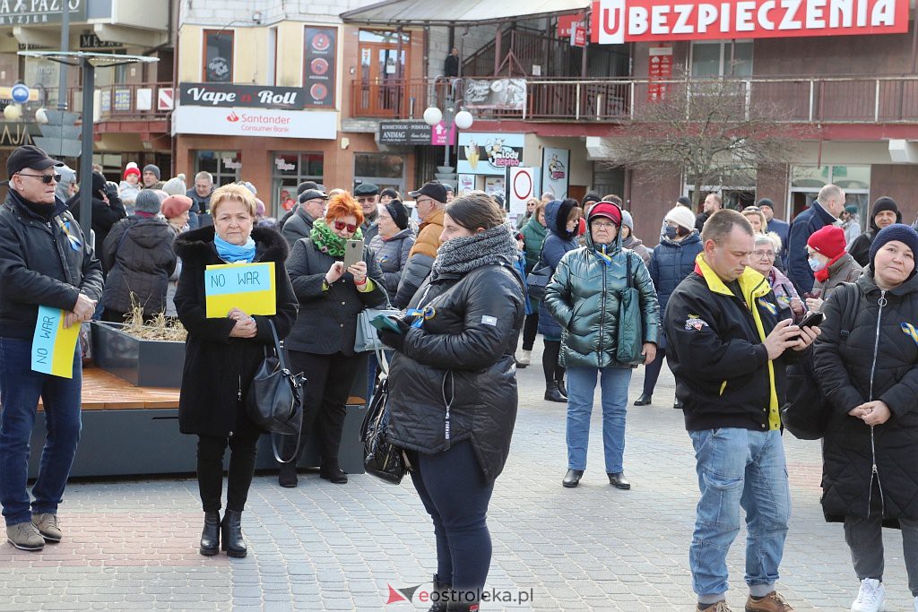 Wiec poparcia dla Ukrainy [27.02.2022] - zdjęcie #11 - eOstroleka.pl