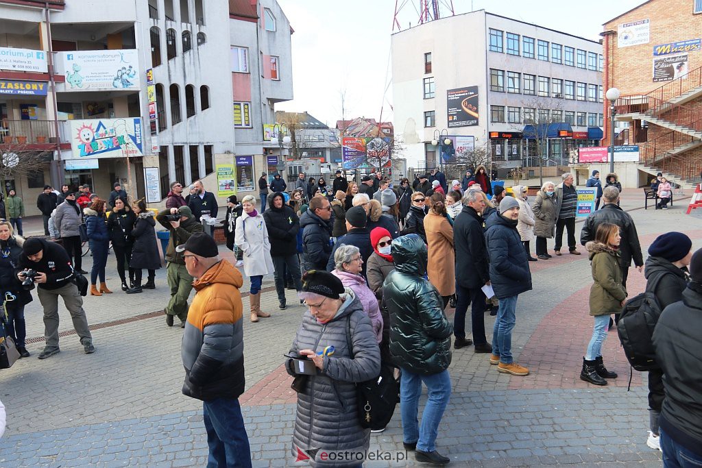 Wiec poparcia dla Ukrainy [27.02.2022] - zdjęcie #42 - eOstroleka.pl