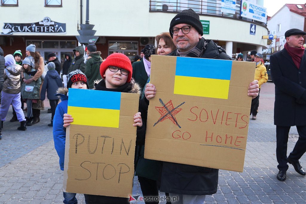 Wiec poparcia dla Ukrainy [27.02.2022] - zdjęcie #41 - eOstroleka.pl