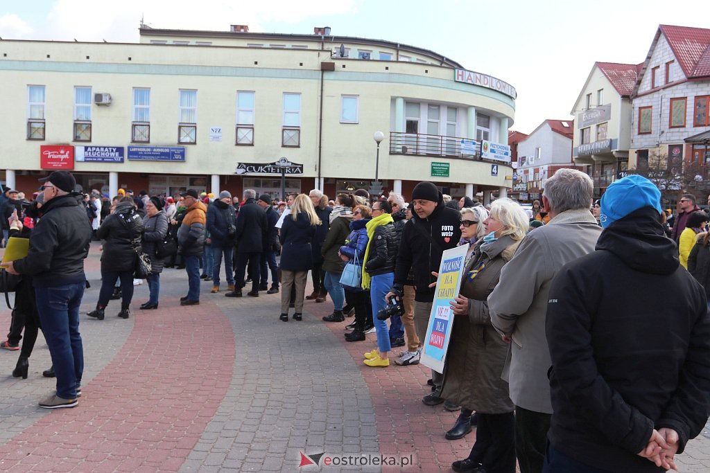 Wiec poparcia dla Ukrainy [27.02.2022] - zdjęcie #39 - eOstroleka.pl