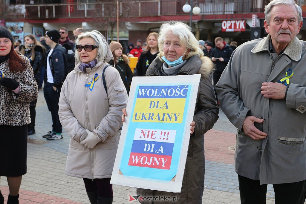 Wiec poparcia dla Ukrainy [27.02.2022] - zdjęcie #38 - eOstroleka.pl