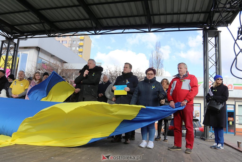 Wiec poparcia dla Ukrainy [27.02.2022] - zdjęcie #29 - eOstroleka.pl