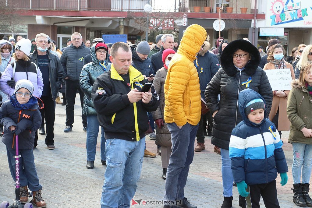 Wiec poparcia dla Ukrainy [27.02.2022] - zdjęcie #24 - eOstroleka.pl