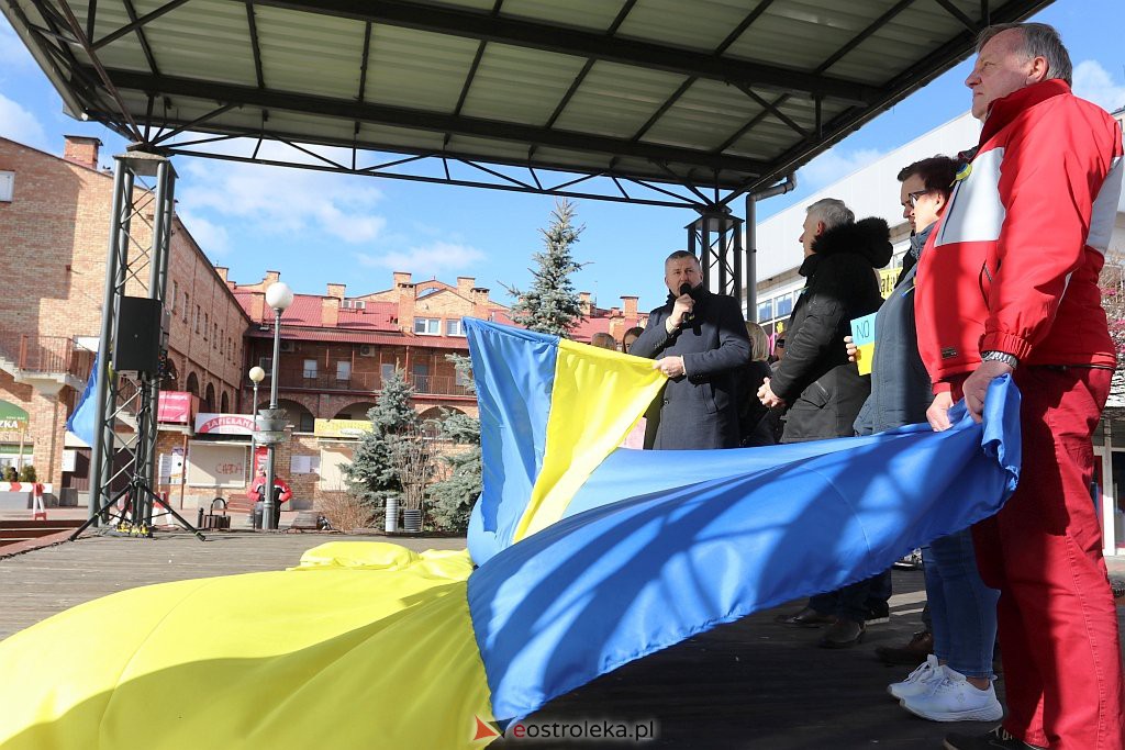 Wiec poparcia dla Ukrainy [27.02.2022] - zdjęcie #21 - eOstroleka.pl