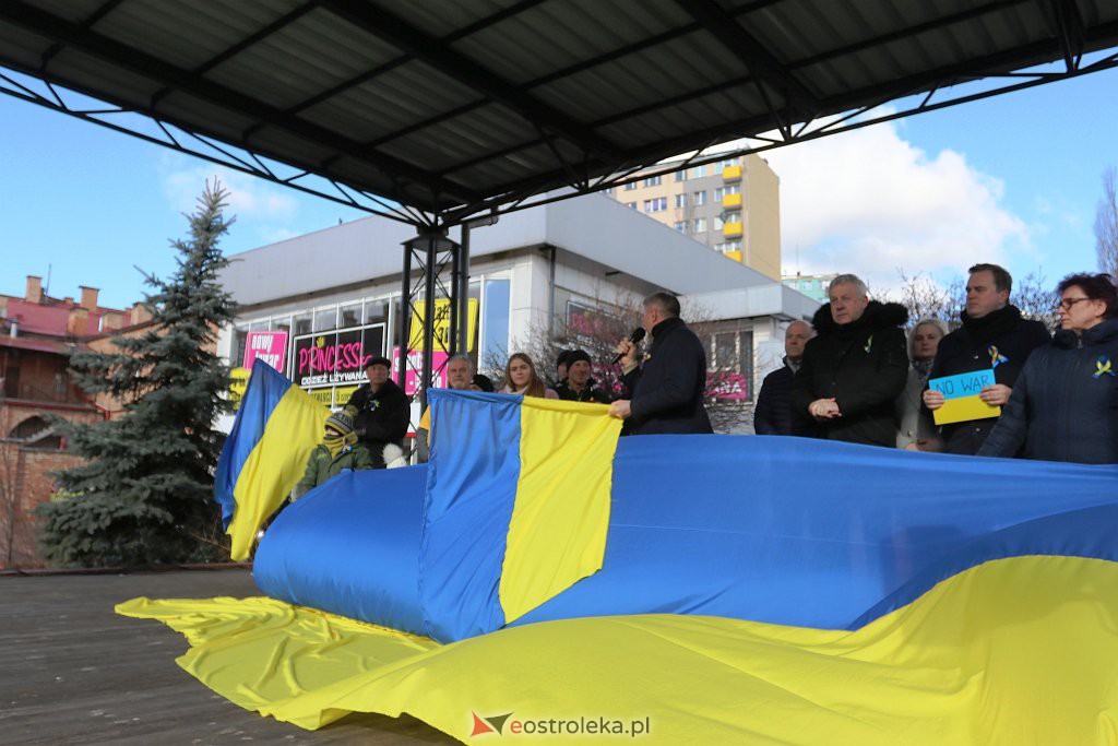 Wiec poparcia dla Ukrainy [27.02.2022] - zdjęcie #20 - eOstroleka.pl