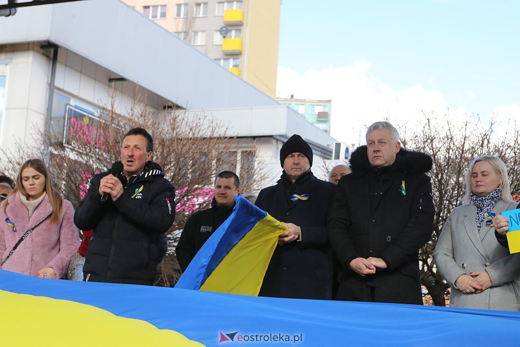 Wiec poparcia dla Ukrainy [27.02.2022] - zdjęcie #15 - eOstroleka.pl