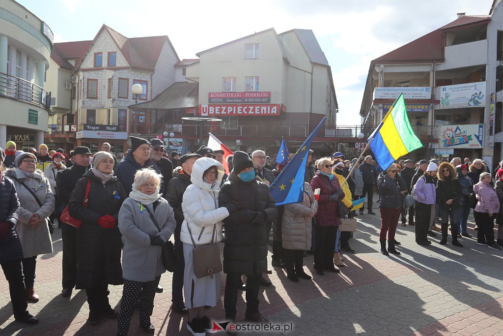 Wiec poparcia dla Ukrainy [27.02.2022] - zdjęcie #12 - eOstroleka.pl