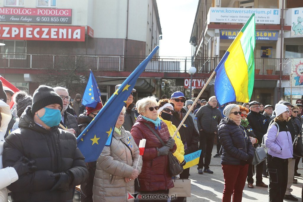 Wiec poparcia dla Ukrainy [27.02.2022] - zdjęcie #11 - eOstroleka.pl