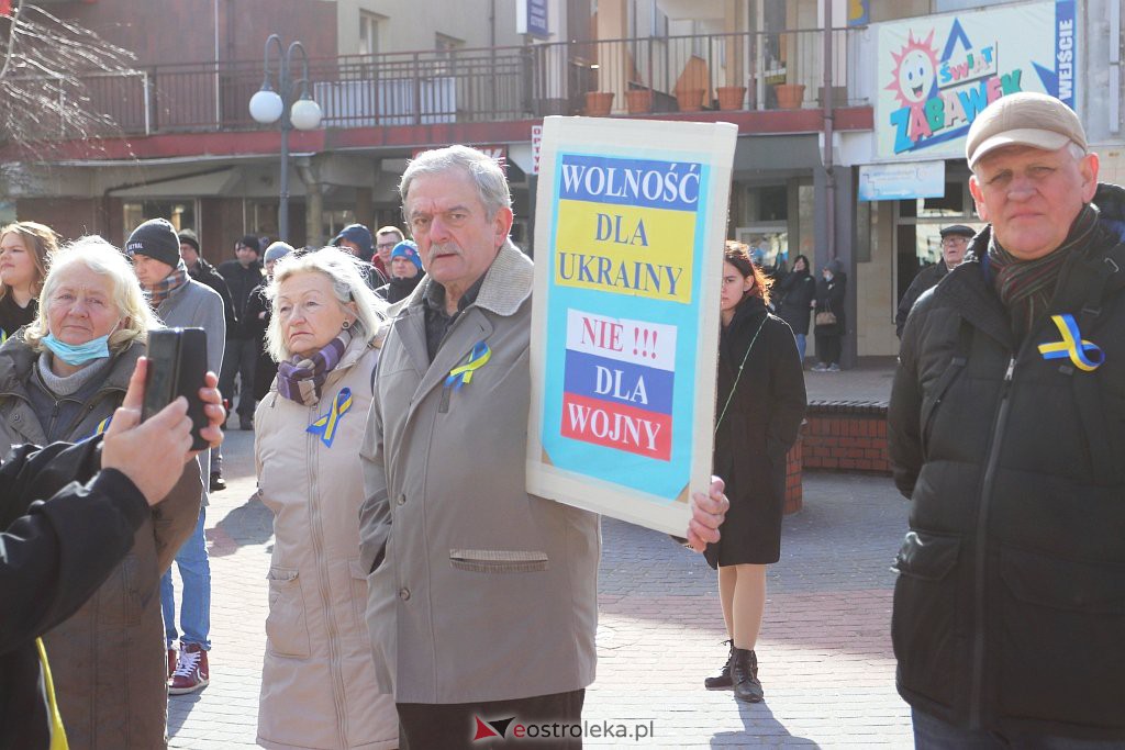 Wiec poparcia dla Ukrainy [27.02.2022] - zdjęcie #7 - eOstroleka.pl