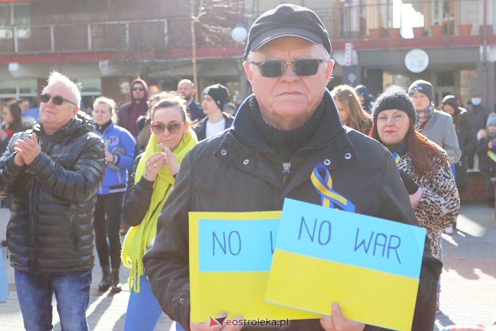 Wiec poparcia dla Ukrainy [27.02.2022] - zdjęcie #6 - eOstroleka.pl
