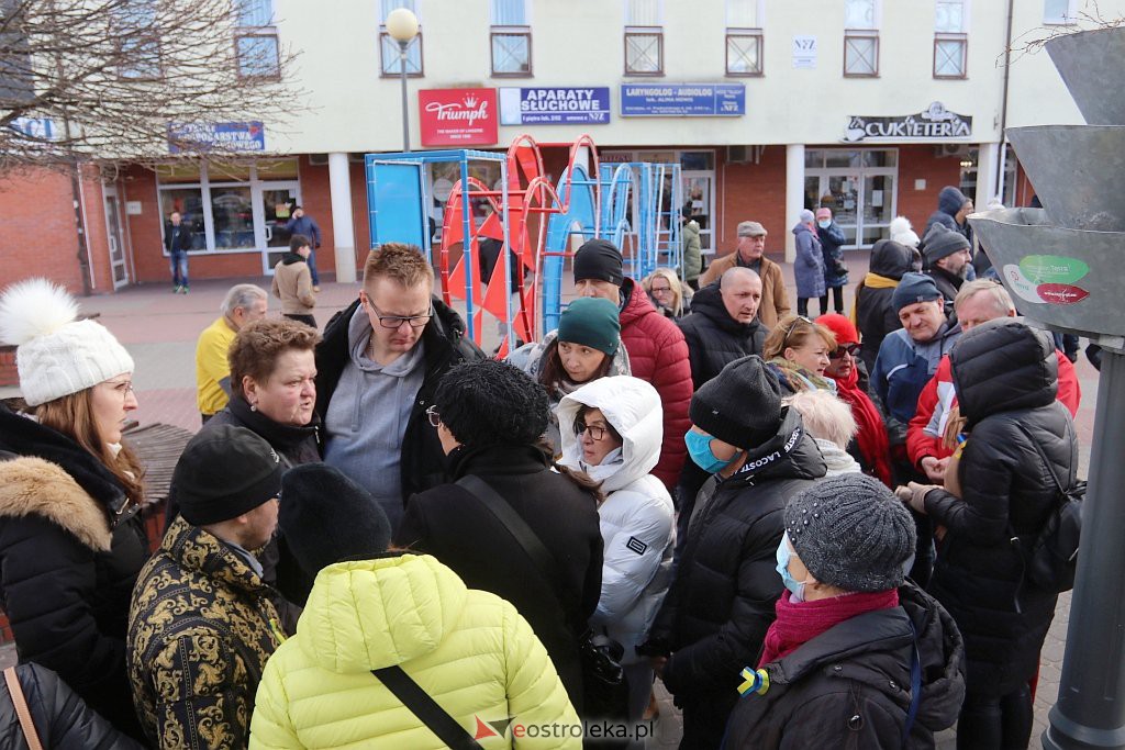 Wiec poparcia dla Ukrainy [27.02.2022] - zdjęcie #1 - eOstroleka.pl