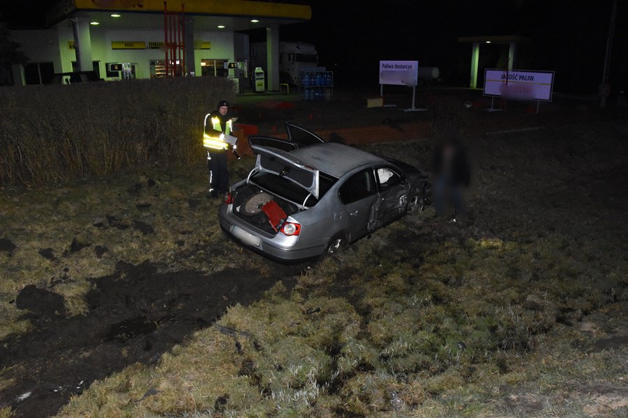 Fatalne skutki nieustąpienia pierwszeństwa. Poszkodowany kierowca trafił do szpitala [28.02.2022] - zdjęcie #4 - eOstroleka.pl