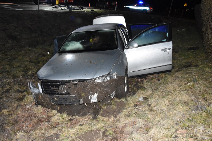 Fatalne skutki nieustąpienia pierwszeństwa. Poszkodowany kierowca trafił do szpitala [28.02.2022] - zdjęcie #3 - eOstroleka.pl