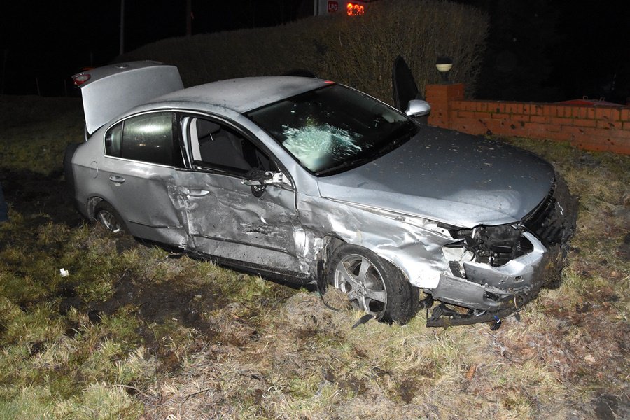Fatalne skutki nieustąpienia pierwszeństwa. Poszkodowany kierowca trafił do szpitala [28.02.2022] - zdjęcie #2 - eOstroleka.pl