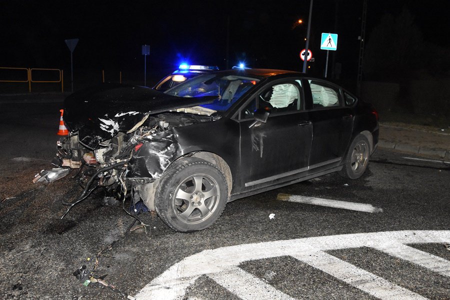 Fatalne skutki nieustąpienia pierwszeństwa. Poszkodowany kierowca trafił do szpitala [28.02.2022] - zdjęcie #1 - eOstroleka.pl
