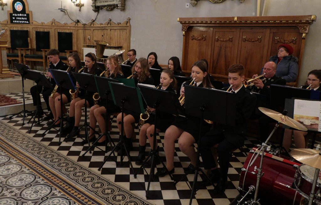 Pomodlili się w intencji poległych Obrońców Ojczyzny [27.02.2022] - zdjęcie #4 - eOstroleka.pl