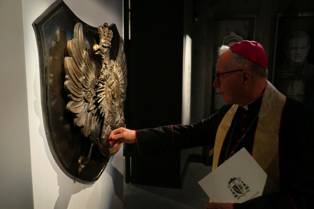 Pomodlili się w intencji poległych Obrońców Ojczyzny [27.02.2022] - zdjęcie #1 - eOstroleka.pl