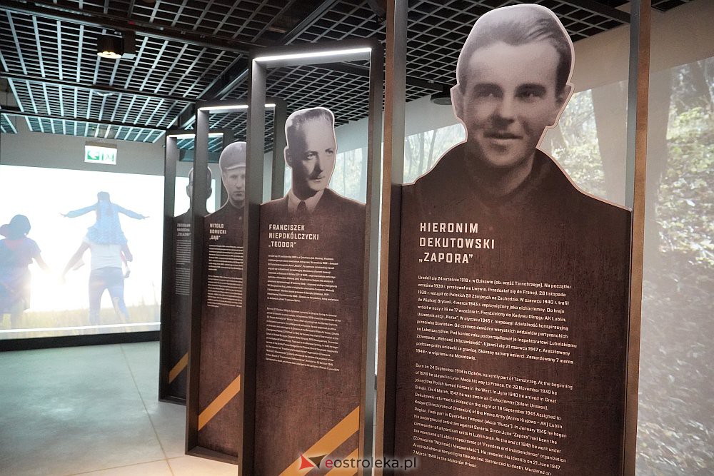 Oficjalne otwarcie Muzeum Żołnierzy Wyklętych w Ostrołęce [01.03.2022] - zdjęcie #166 - eOstroleka.pl