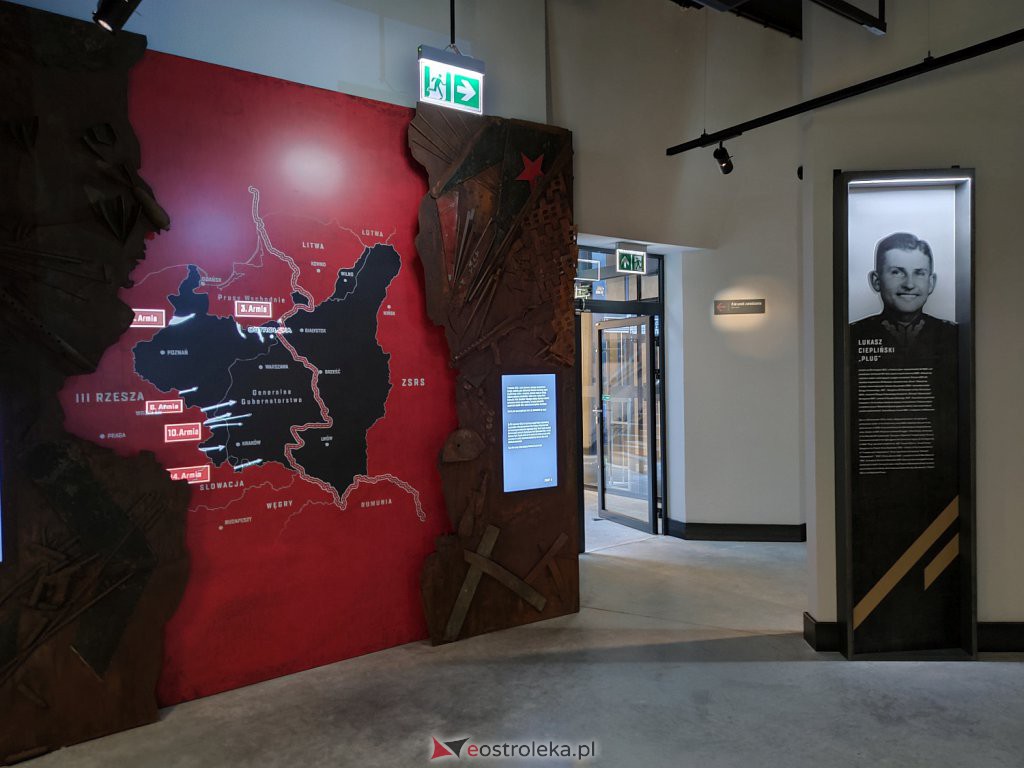 Oficjalne otwarcie Muzeum Żołnierzy Wyklętych w Ostrołęce [01.03.2022] - zdjęcie #98 - eOstroleka.pl