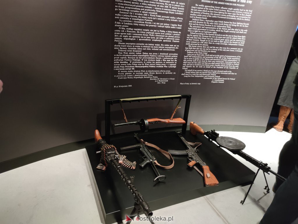 Oficjalne otwarcie Muzeum Żołnierzy Wyklętych w Ostrołęce [01.03.2022] - zdjęcie #80 - eOstroleka.pl