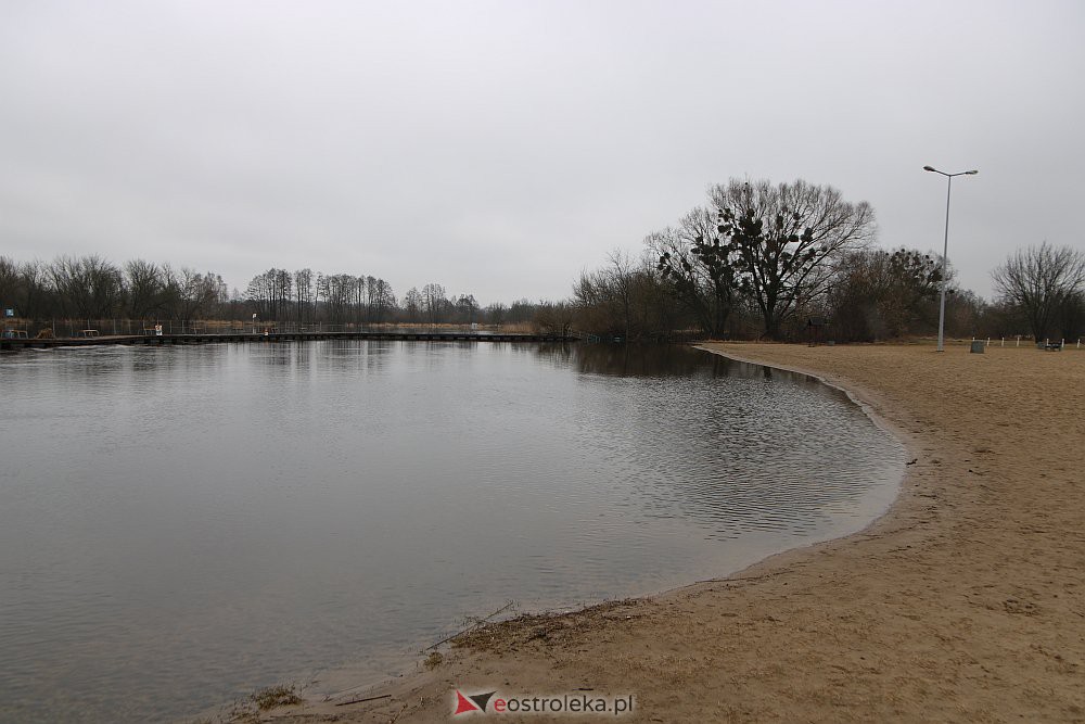 Wysoki poziom wody na Narwi w Ostrołęce [04.03.2022] - zdjęcie #18 - eOstroleka.pl