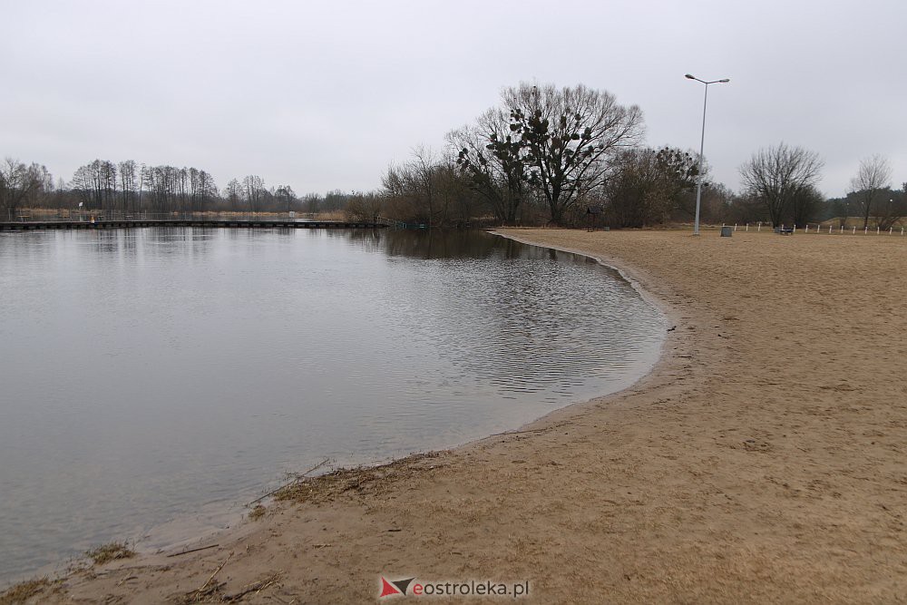 Wysoki poziom wody na Narwi w Ostrołęce [04.03.2022] - zdjęcie #16 - eOstroleka.pl