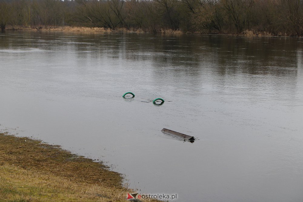 Wysoki poziom wody na Narwi w Ostrołęce [04.03.2022] - zdjęcie #12 - eOstroleka.pl