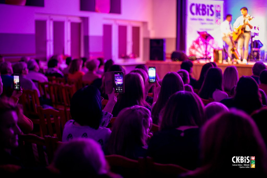 Dzień Kobiet w Lelisie. Był koncert i ciekawa wystawa [05.03.2022] - zdjęcie #15 - eOstroleka.pl