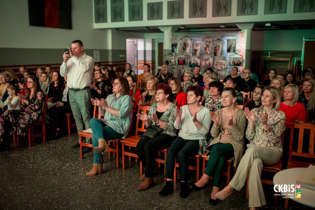 Dzień Kobiet w Lelisie. Był koncert i ciekawa wystawa [05.03.2022] - zdjęcie #9 - eOstroleka.pl