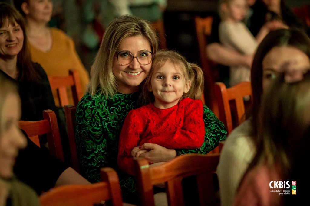 Dzień Kobiet w Lelisie. Był koncert i ciekawa wystawa [05.03.2022] - zdjęcie #8 - eOstroleka.pl