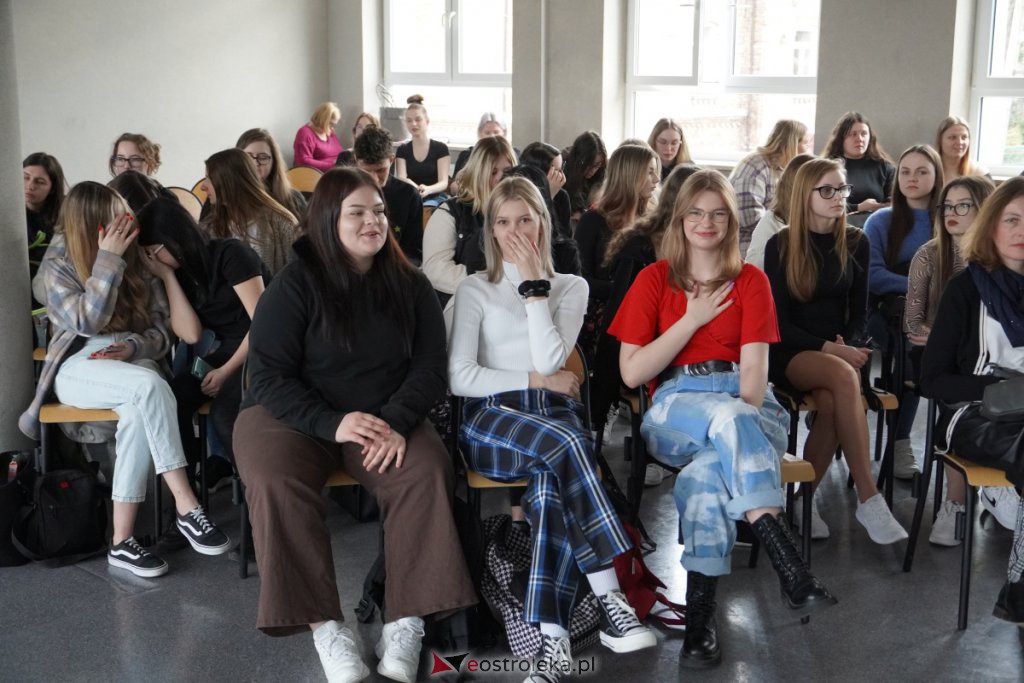 XIII Festiwal Fryzjerstwa Artystycznego w ZSZ 2 [8.03.2022] - zdjęcie #38 - eOstroleka.pl