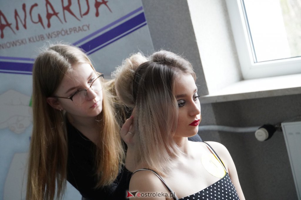 XIII Festiwal Fryzjerstwa Artystycznego w ZSZ 2 [8.03.2022] - zdjęcie #27 - eOstroleka.pl