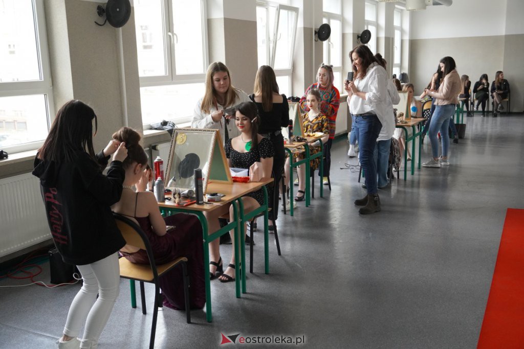 XIII Festiwal Fryzjerstwa Artystycznego w ZSZ 2 [8.03.2022] - zdjęcie #20 - eOstroleka.pl