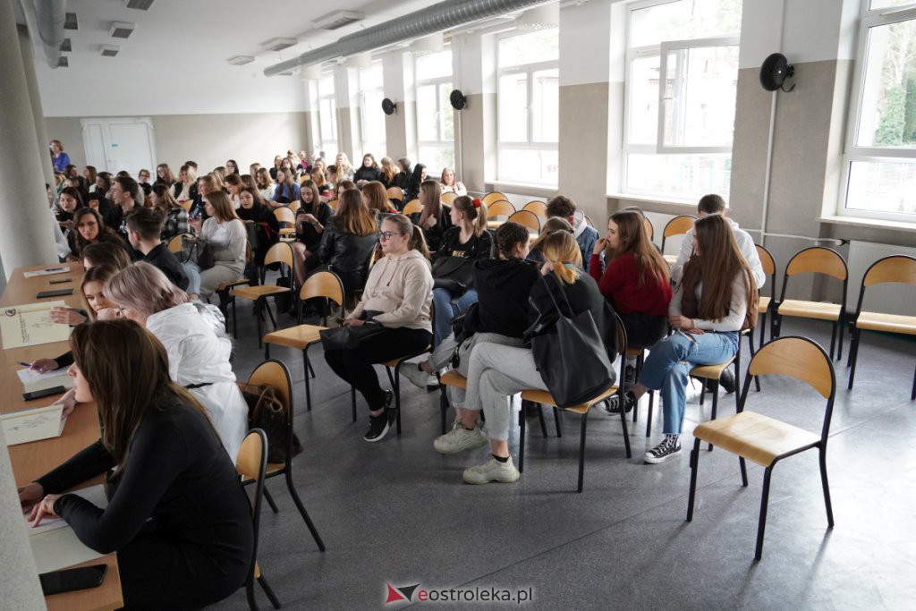 XIII Festiwal Fryzjerstwa Artystycznego w ZSZ 2 [8.03.2022] - zdjęcie #18 - eOstroleka.pl