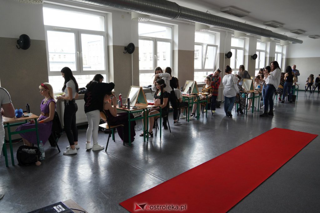 XIII Festiwal Fryzjerstwa Artystycznego w ZSZ 2 [8.03.2022] - zdjęcie #17 - eOstroleka.pl