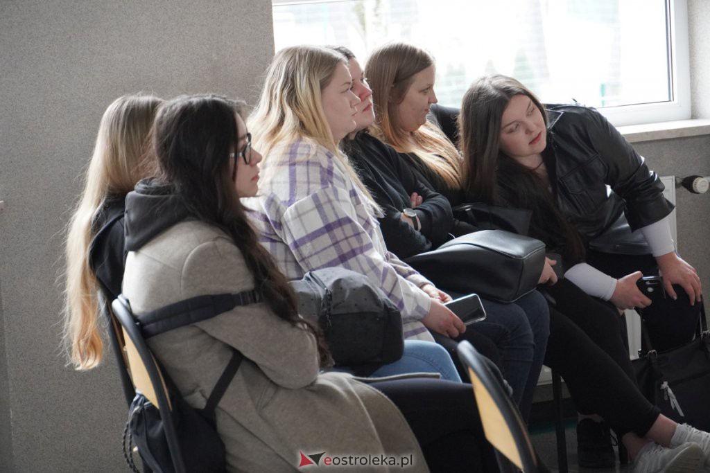 XIII Festiwal Fryzjerstwa Artystycznego w ZSZ 2 [8.03.2022] - zdjęcie #8 - eOstroleka.pl