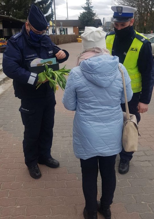 Dzień Kobiet z ostrołęcką policją [8.03.2022] - zdjęcie #4 - eOstroleka.pl