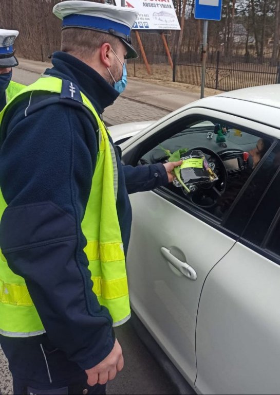 Dzień Kobiet z ostrołęcką policją [8.03.2022] - zdjęcie #3 - eOstroleka.pl