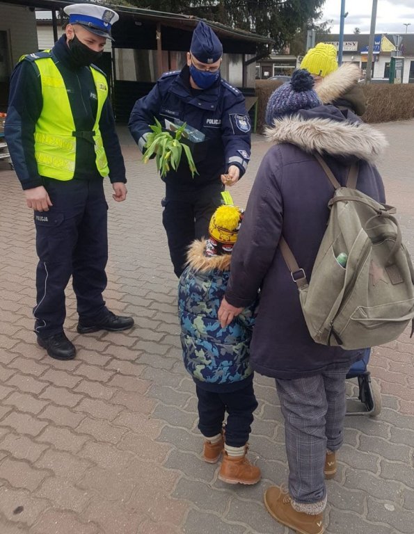 Dzień Kobiet z ostrołęcką policją [8.03.2022] - zdjęcie #2 - eOstroleka.pl