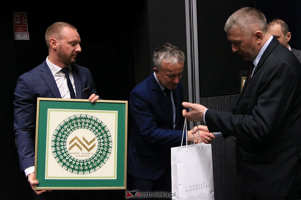 XLV Sesja Rady Powiatu Ostrołęckiego [9.03.2022] - zdjęcie #10 - eOstroleka.pl