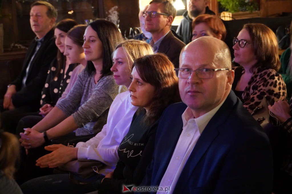 Koncert „Kobiecym głosem na dwa serca” [12.03.2022] - zdjęcie #21 - eOstroleka.pl