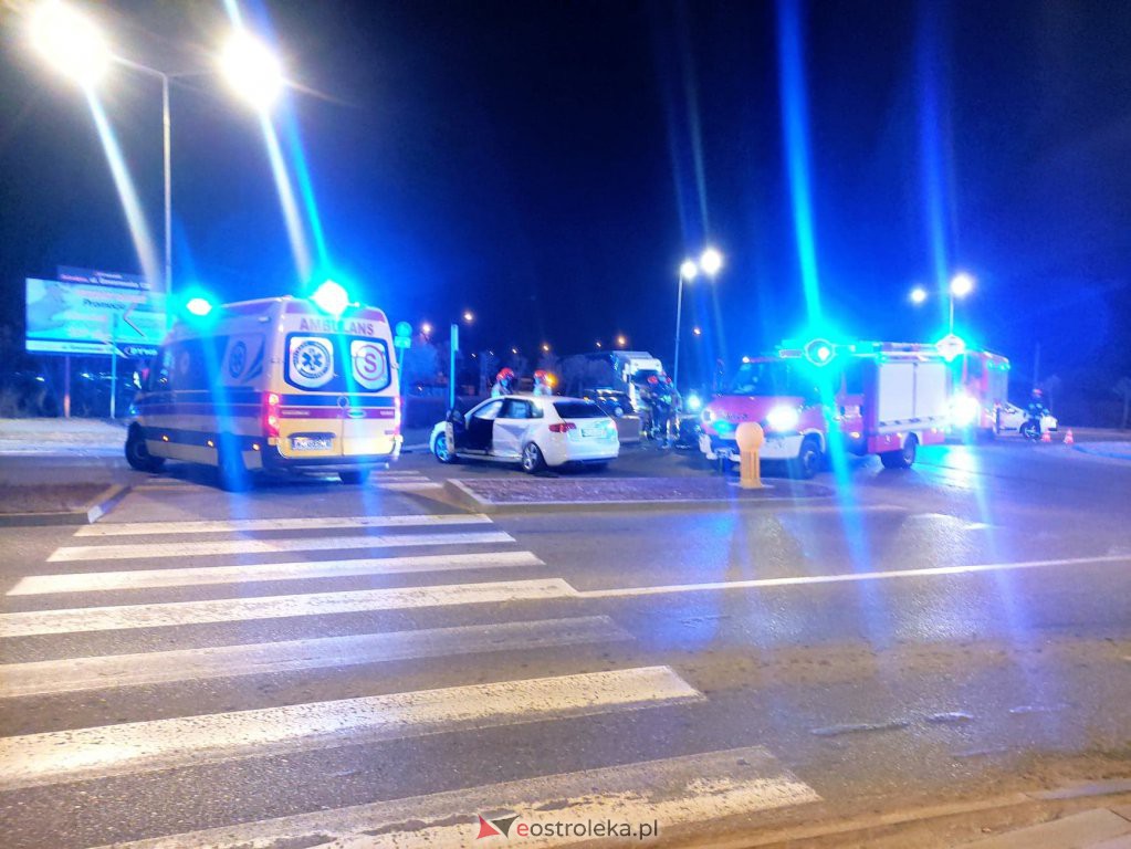 Poważny wypadek na rondzie Kupiszewskiego. Poszkodowana została jedna osoba [13.03.2022] - zdjęcie #7 - eOstroleka.pl
