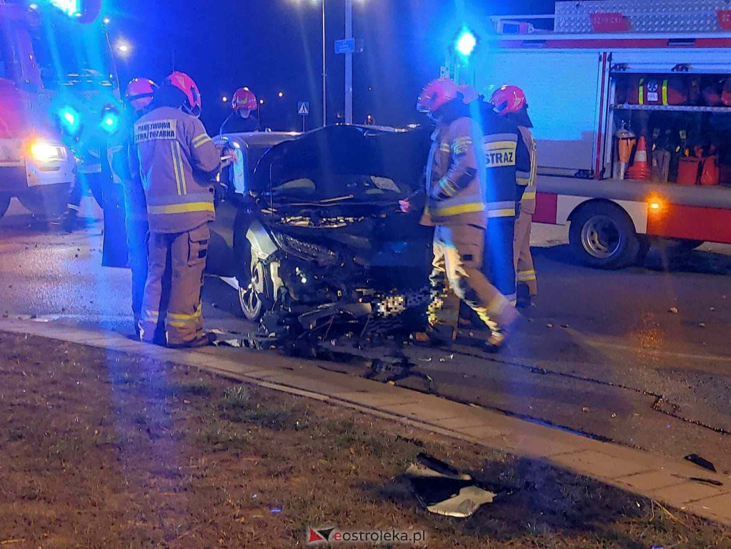 Poważny wypadek na rondzie Kupiszewskiego. Poszkodowana została jedna osoba [13.03.2022] - zdjęcie #6 - eOstroleka.pl