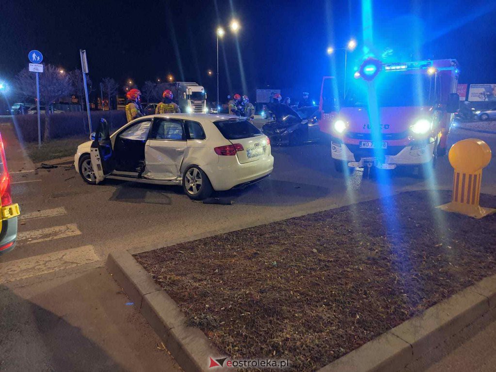 Poważny wypadek na rondzie Kupiszewskiego. Poszkodowana została jedna osoba [13.03.2022] - zdjęcie #4 - eOstroleka.pl