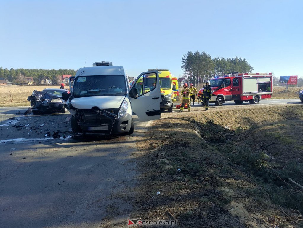 Uwaga kierowcy! Poważny wypadek na DK-53 w miejscowości Zabrodzie [14.03.2022] - zdjęcie #13 - eOstroleka.pl