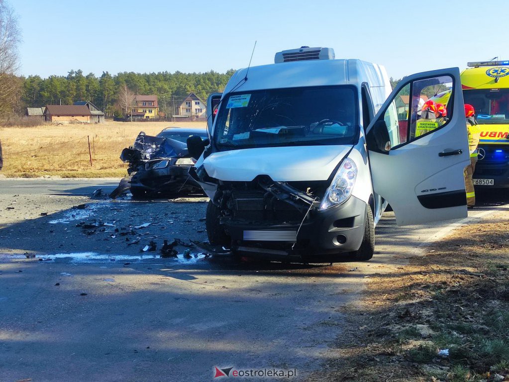 Uwaga kierowcy! Poważny wypadek na DK-53 w miejscowości Zabrodzie [14.03.2022] - zdjęcie #11 - eOstroleka.pl